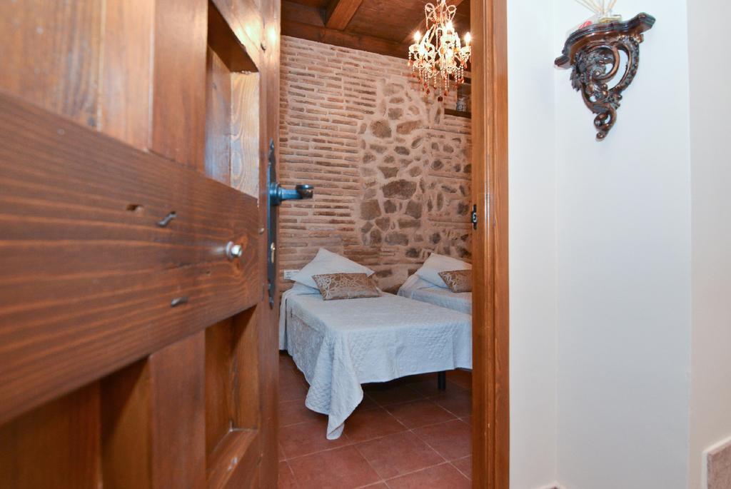 Apartamentos La Casa Del Grial Толедо Номер фото
