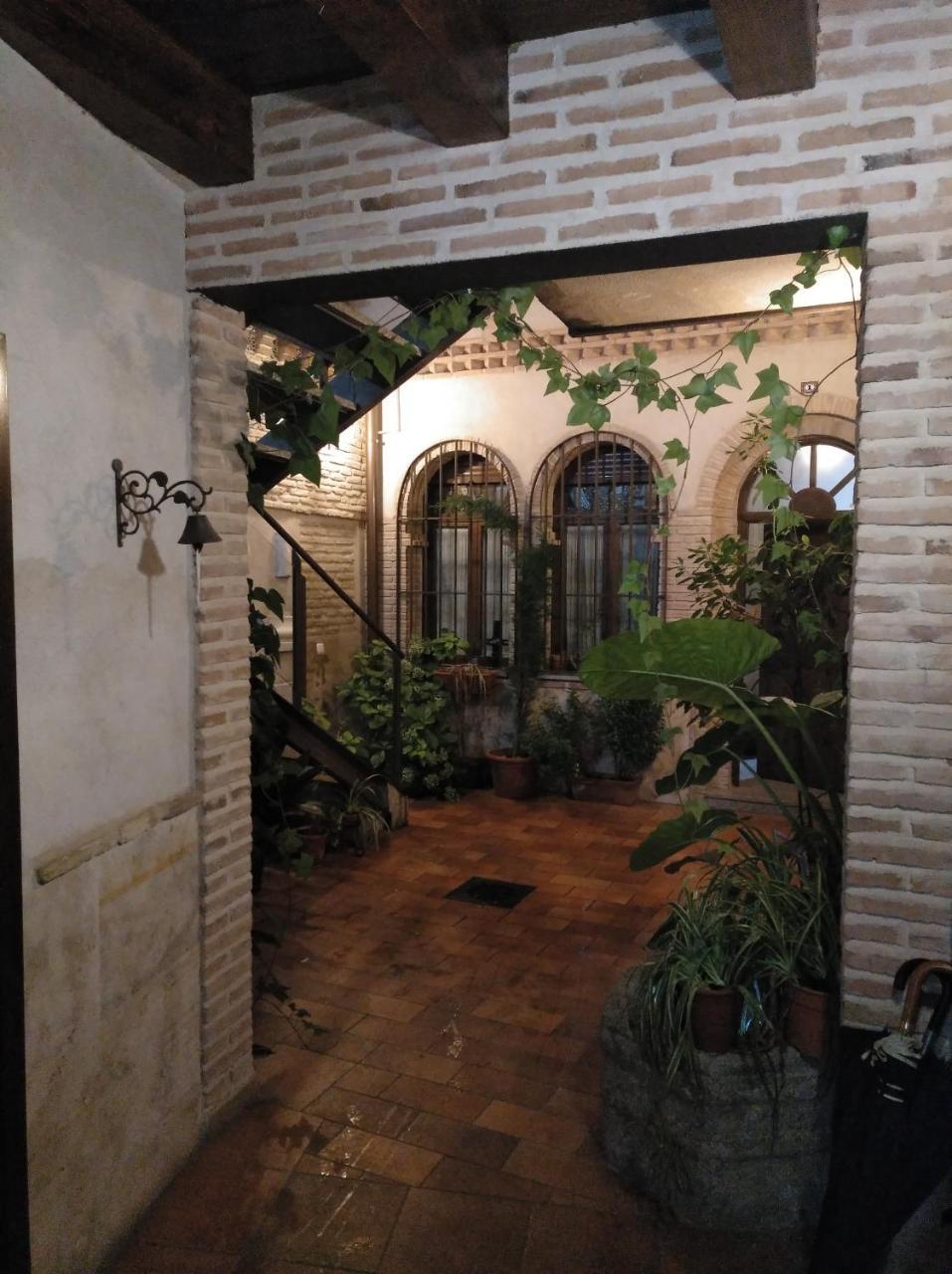 Apartamentos La Casa Del Grial Толедо Екстер'єр фото